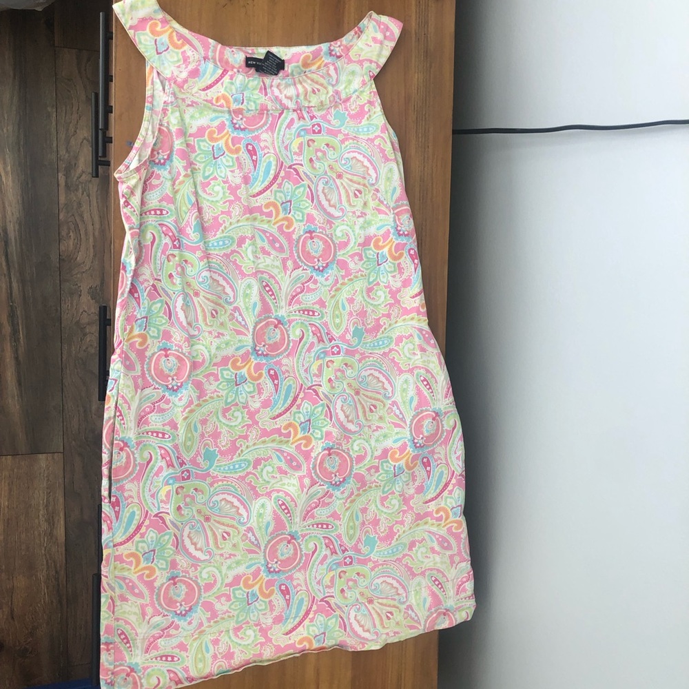 New York & company size 8 dress, worn but no stains ect just needs good iron